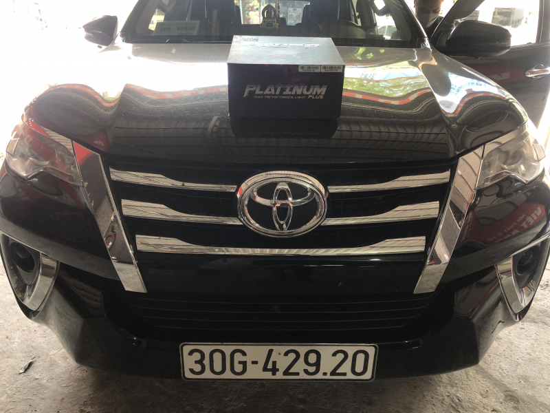 Độ đèn nâng cấp ánh sáng bi Titan Platinum laser plus cho xe Fortuner 2019